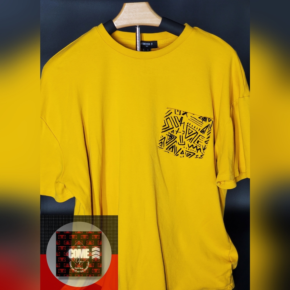 Forever 21s' "The Charlie" pocket t-shirt with abstract design on pocket.